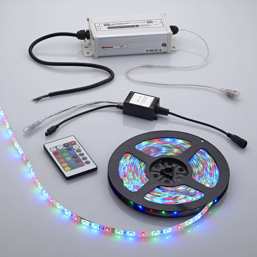 Biard Kit bande lumineuse 5 mètres 300 LED RGB 3528 étanche avec alimentation électrique et télécommande de contrôle