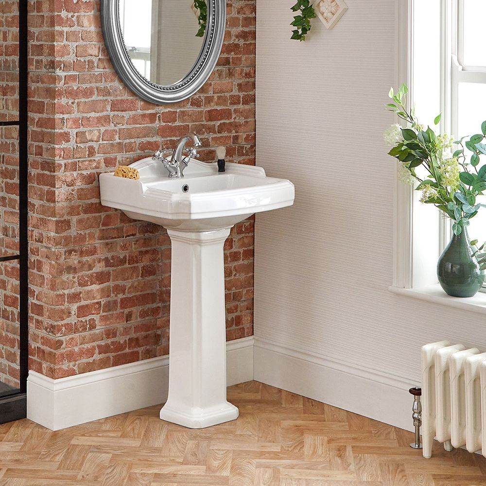 Ancien Lavabo décole en Fonte émaillée