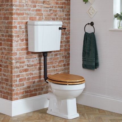 Cuvette WC retro avec reservoir semi bas et abattant effet chene Hauteur confortable Choix de finitions du kit de chasse d eau Richmond
