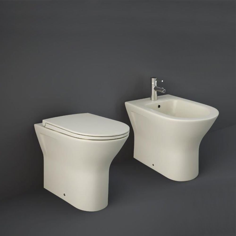 Bidet et cuvette WC à poser moderne avec abattant à fermeture douce – Sans bride – Grège mat – RAK Feeling x Hudson Reed