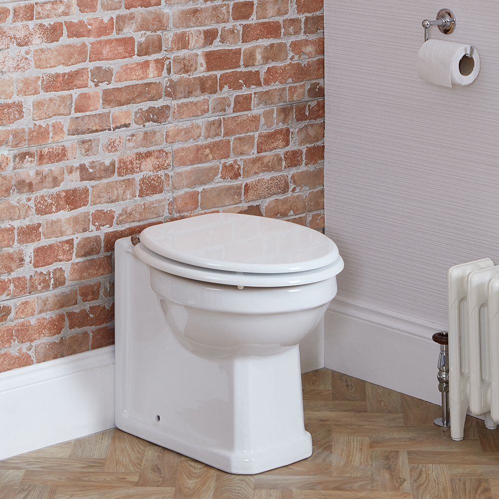 Cuvette WC à poser avec abattant blanc – Hauteur confortable – Choix de finitions des charnières - Richmond