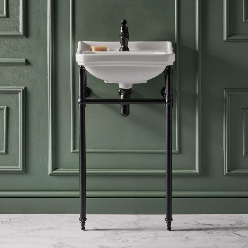 Lavabo sur pieds rétro - Choix de tailles, de finitions et de trous pour la robinetterie – Richmond