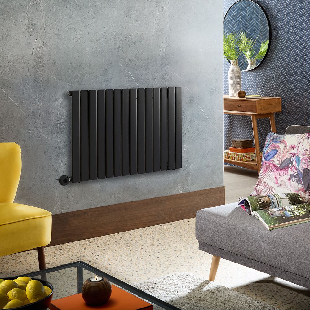 Radiateur design électrique horizontal – Noir – 63,5 cm x 42 cm – Avec thermostat intégré – Câblé avec cache câble – Delta – ECOSO par Hudson Reed