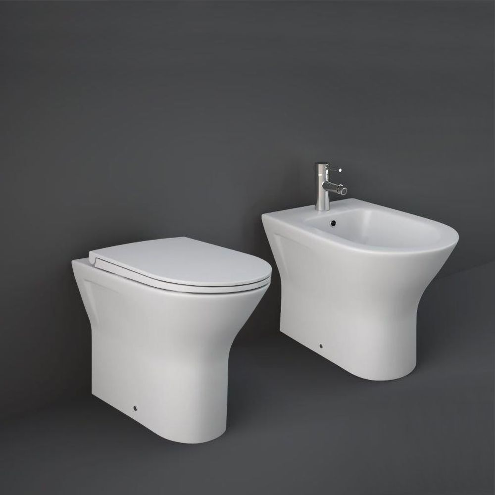 Ensemble cuvette WC à poser sans bride avec abattant à fermeture douce et bidet à poser – Choix de finitions – RAK Feeling x Hudson Reed