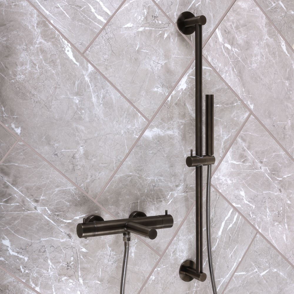 Kit de douche thermostatique avec bec verseur et douchette sur rampe – Nickel Noir – Otto