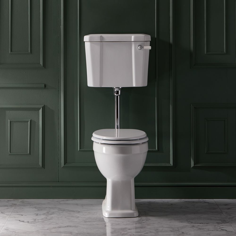 Cuvette WC avec réservoir semi-bas et abattant blanc – Hauteur confortable – Choix de finitions du kit de chasse d’eau - Richmond