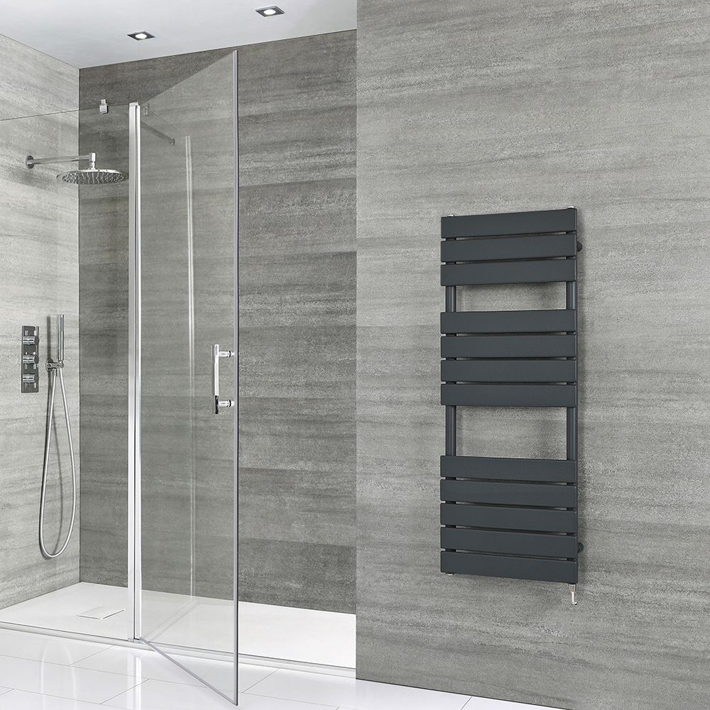 Sèche-serviettes design électrique – Barre plates – Anthracite – Choix de tailles, d’élément chauffant et de cache-câble – Lustro - ECOSO par Hudson Reed